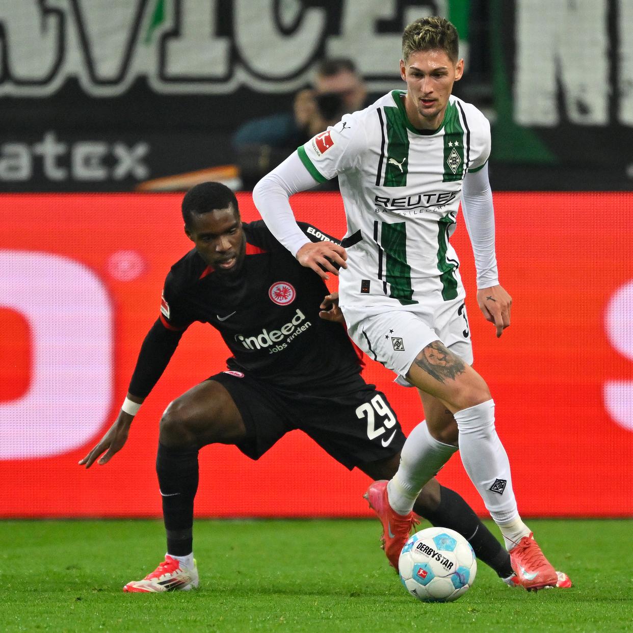 包含拉齐奥挑战门兴格拉德巴赫，决赛玩家晋级的词条