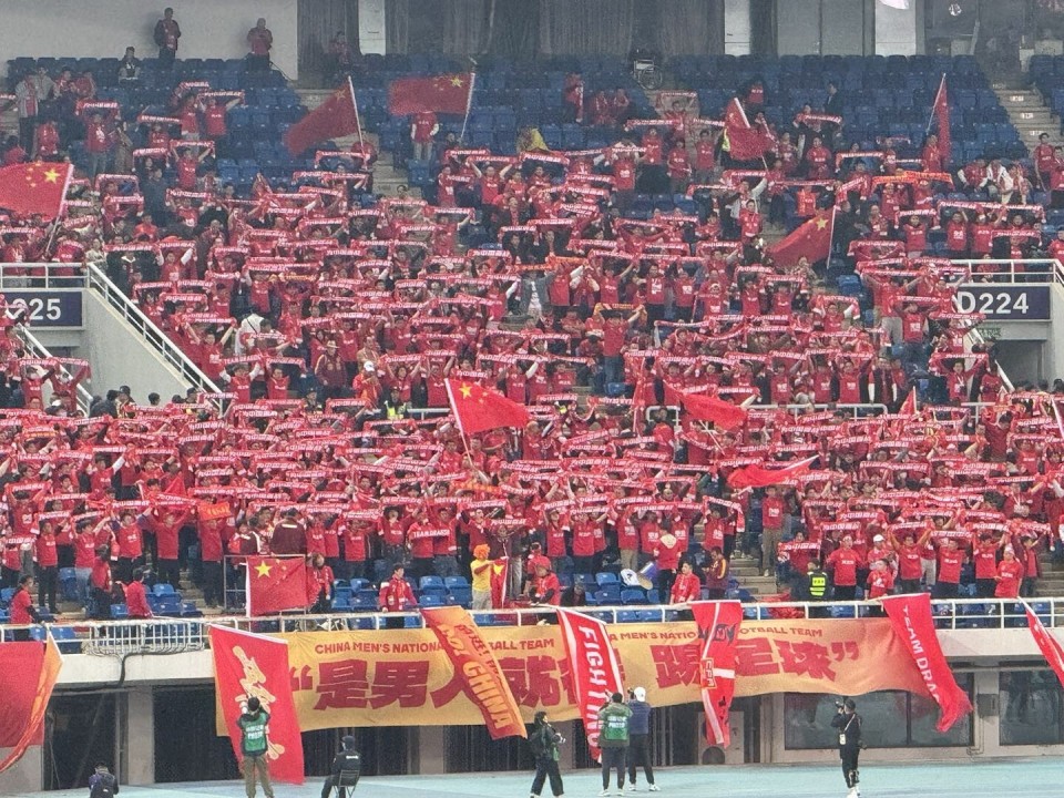 雷火电竞主播-球迷掀起女足热潮，呐喊助威声不断