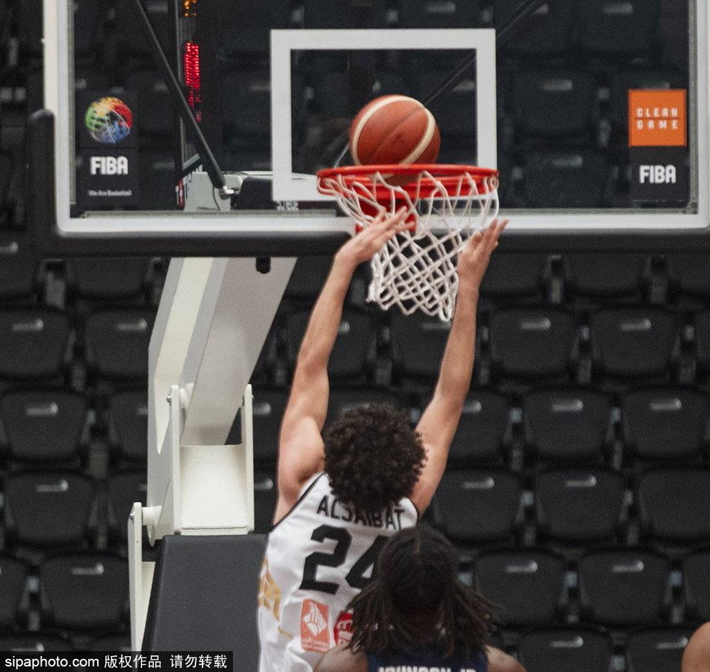 包含爵士队外线火力强大，助球队击败焦点之战的词条