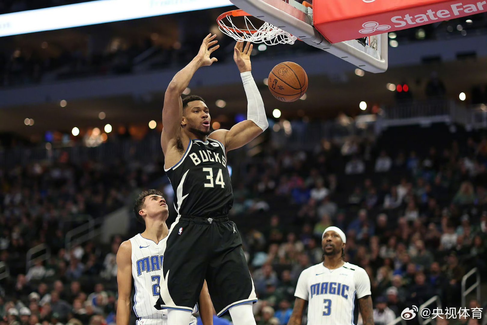 雄鹿绝杀深圳队，范弗利特点燃赛场的简单介绍