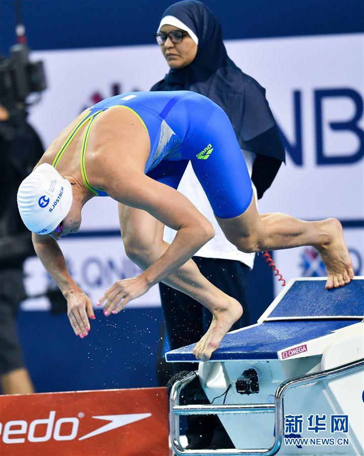 瑞典游泳选手遥遥领先，夺冠