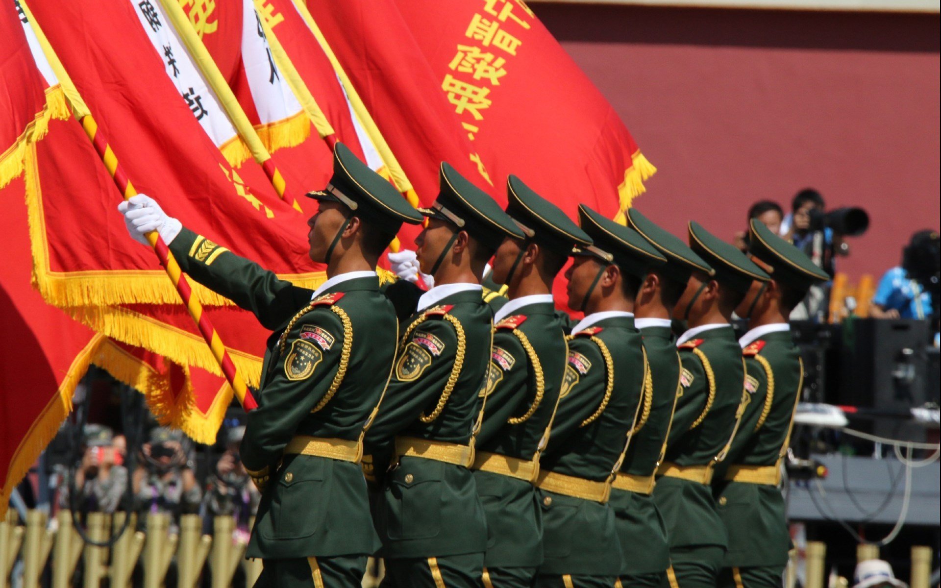 雷火电竞-绿茵太阳灼伤风城公牛，当战术光芒碾过顽强壁垒