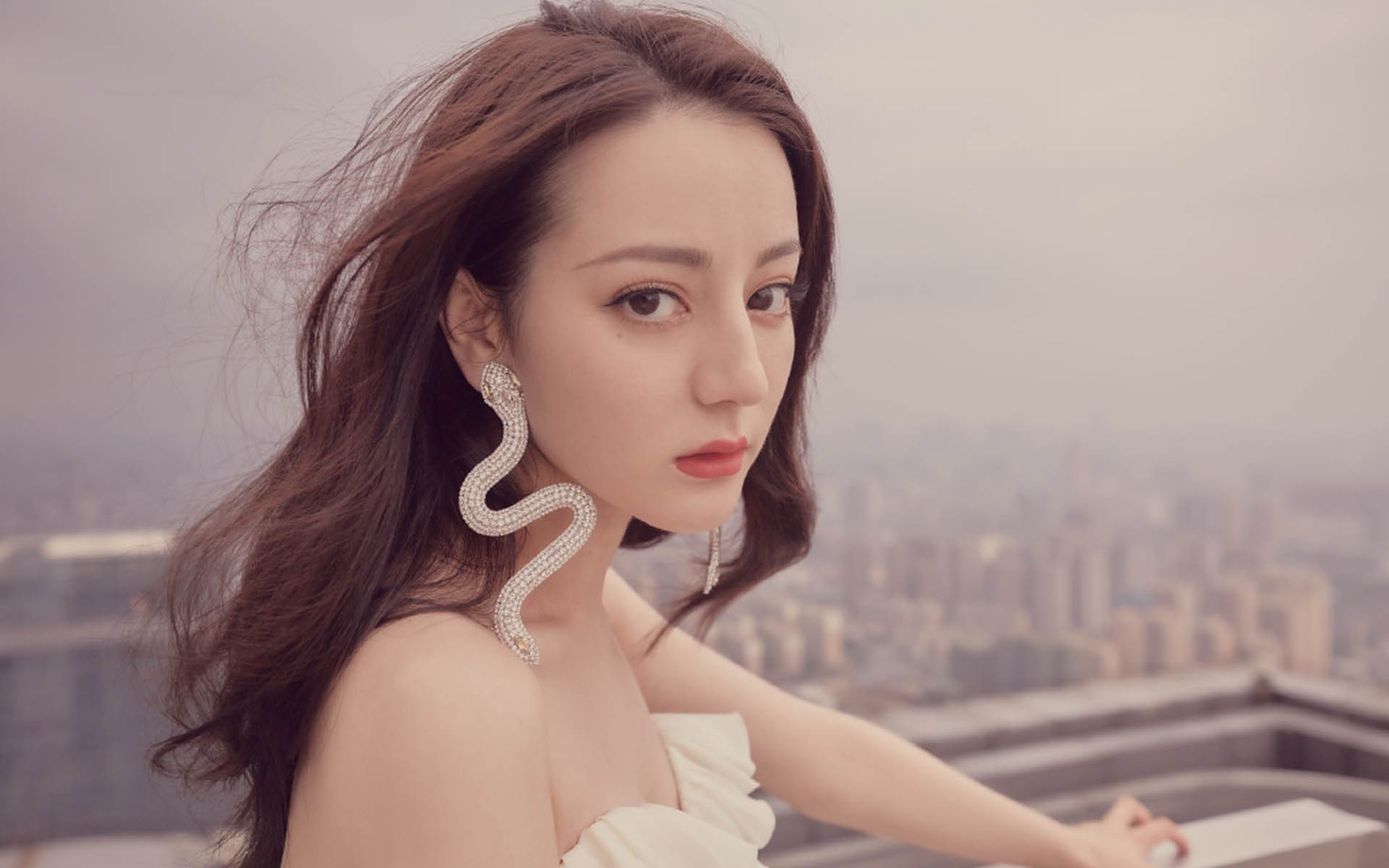 雷火电竞网址-双重赛场，唯一主宰，当欧冠点燃夜空，东契奇在另一个球场打出史诗