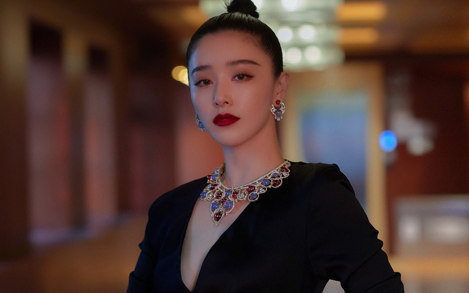 唯一性！小贾伦跨维度爆发，太阳单节24分洪流冲垮广东队